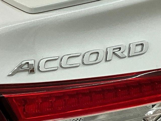 Photo of 2018 Platinum White Pearl Honda Accord