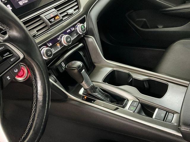 Photo of 2018 Platinum White Pearl Honda Accord