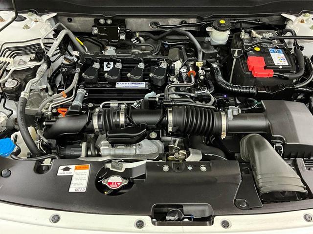 Photo of 2018 Platinum White Pearl Honda Accord