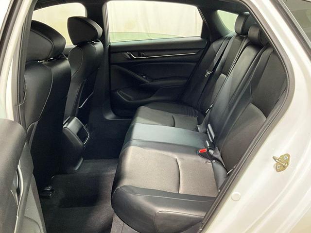 Photo of 2018 Platinum White Pearl Honda Accord