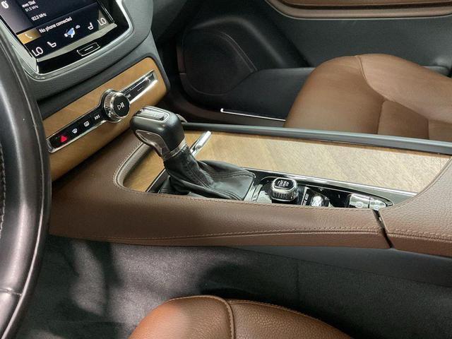 Photo of 2021 Onyx Black Metallic Volvo XC90