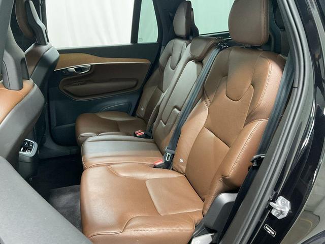 Photo of 2021 Onyx Black Metallic Volvo XC90
