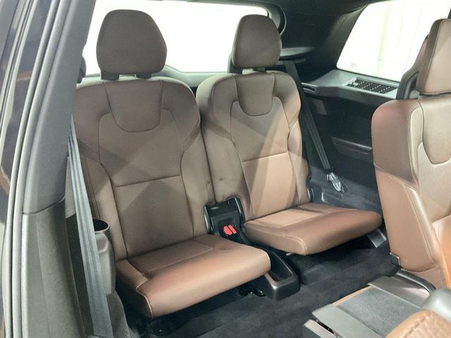 Photo of 2021 Onyx Black Metallic Volvo XC90