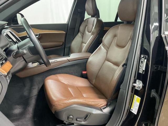 Photo of 2021 Onyx Black Metallic Volvo XC90