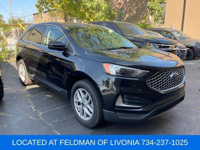 Photo of 2024 Black Metallic Ford Edge