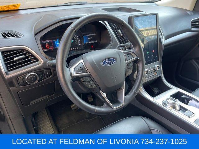 Photo of 2024 Black Metallic Ford Edge