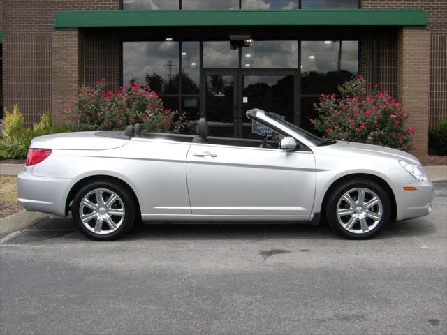 Photo of 2010 Bright Silver Metallic Chrysler Sebring