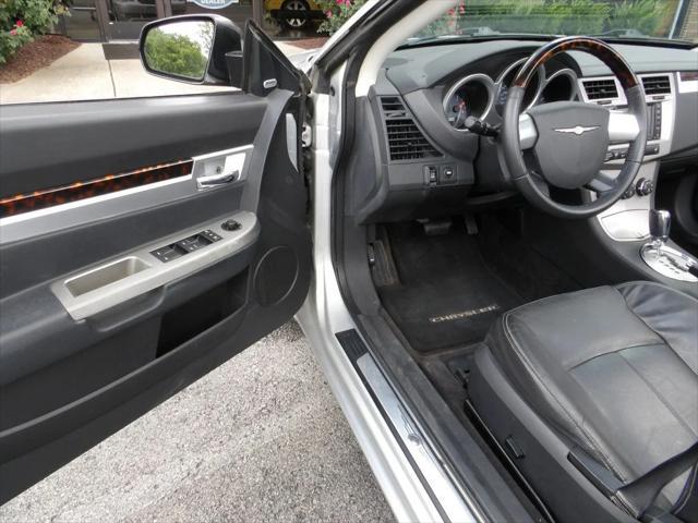 Photo of 2010 Bright Silver Metallic Chrysler Sebring