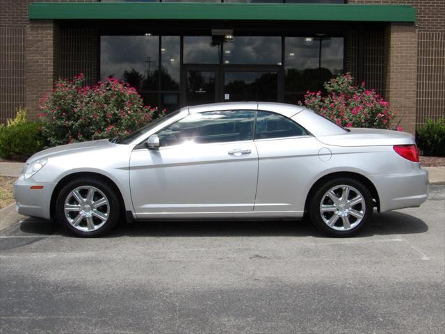 Photo of 2010 Bright Silver Metallic Chrysler Sebring