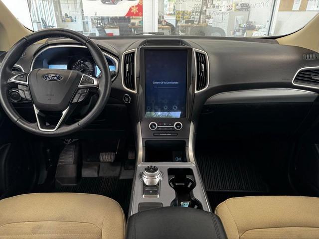 Photo of 2021 Gray Ford Edge