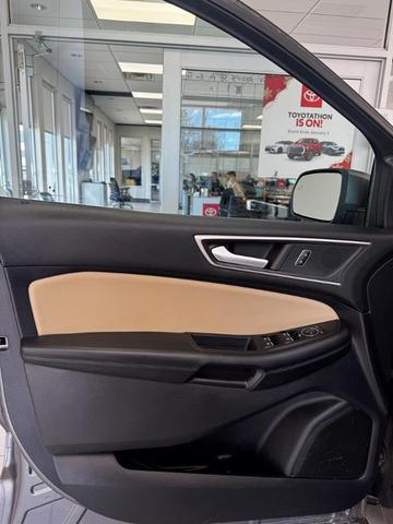Photo of 2021 Gray Ford Edge