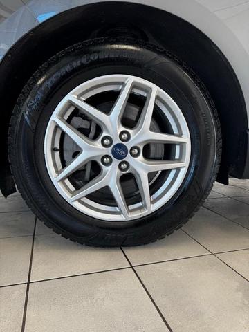 Photo of 2021 Gray Ford Edge