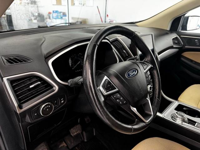 Photo of 2021 Gray Ford Edge
