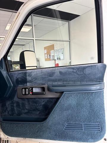 Photo of 1991 White Chevrolet 3500