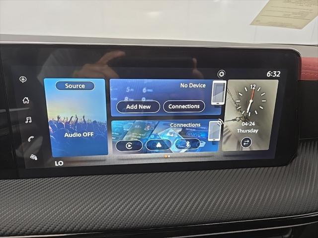 Photo of 2025 Deep Blue Pearl/Gun Metallic Nissan Kicks