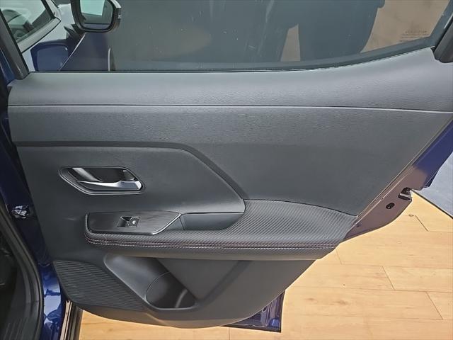 Photo of 2025 Deep Blue Pearl/Gun Metallic Nissan Kicks
