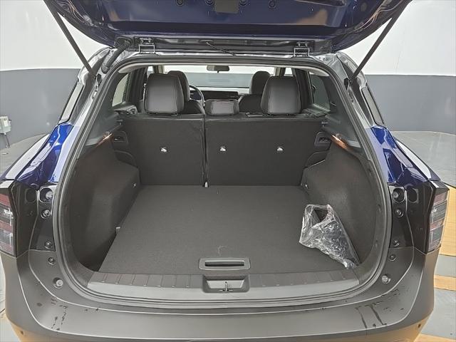 Photo of 2025 Deep Blue Pearl/Gun Metallic Nissan Kicks