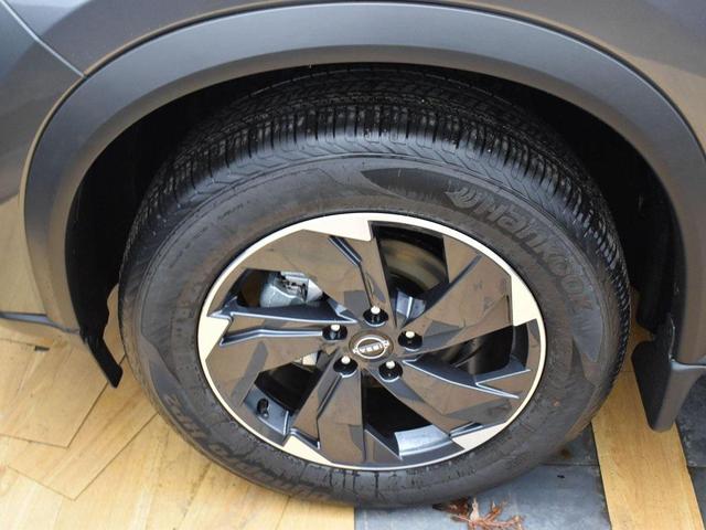 Photo of 2025 Gun Metallic Nissan Rogue