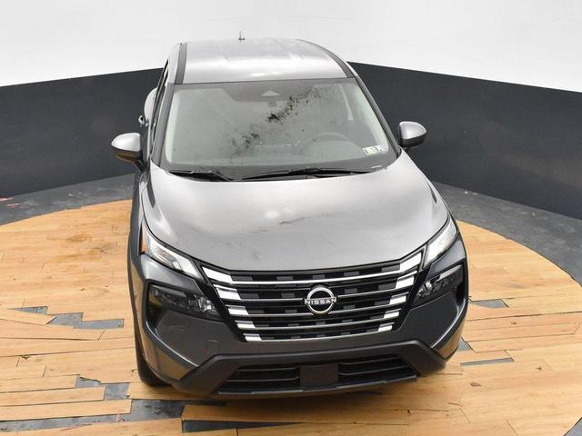Photo of 2025 Gun Metallic Nissan Rogue