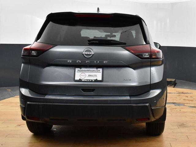 Photo of 2025 Gun Metallic Nissan Rogue
