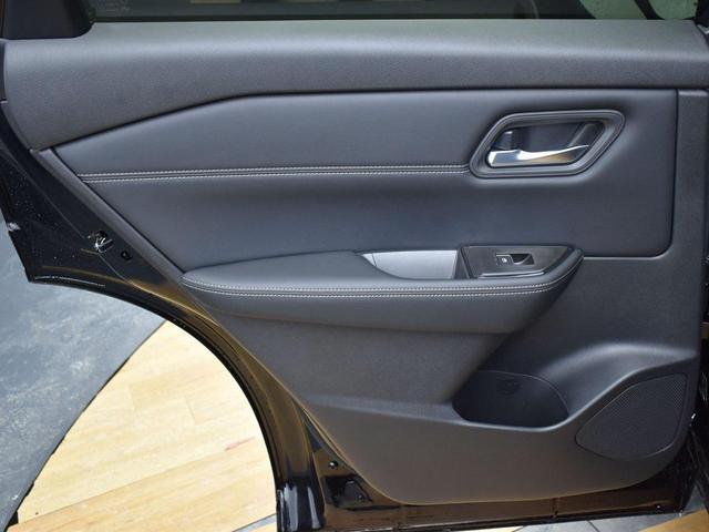 Photo of 2025 Super Black Nissan Rogue