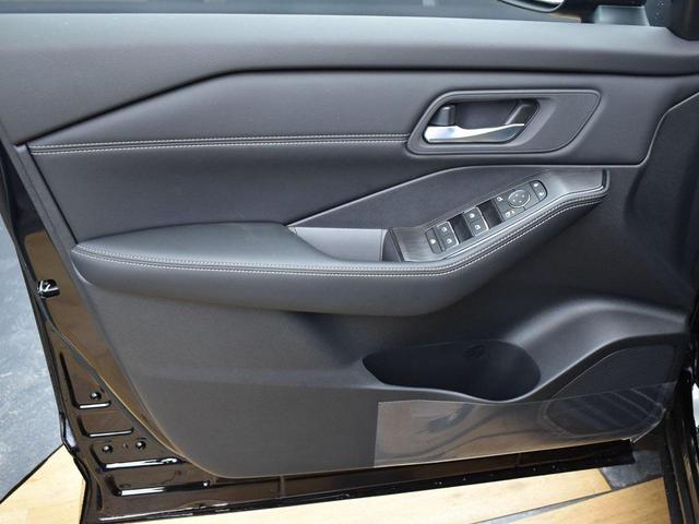 Photo of 2025 Super Black Nissan Rogue