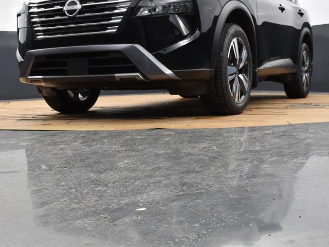 Photo of 2025 Super Black Nissan Rogue