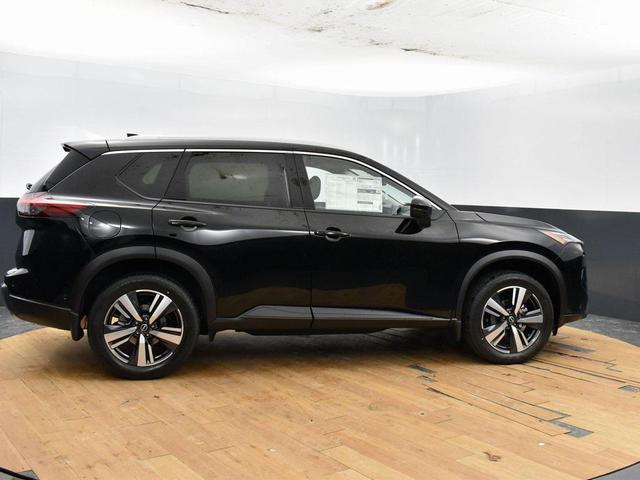Photo of 2025 Super Black Nissan Rogue