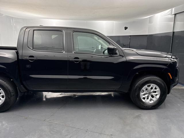Photo of 2025 Super Black Nissan Frontier