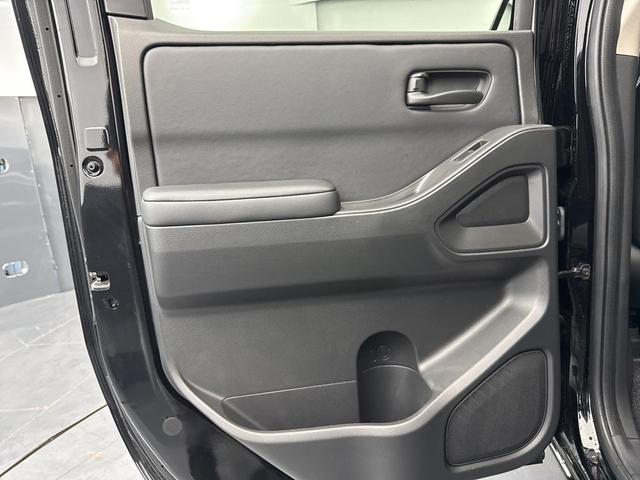 Photo of 2025 Super Black Nissan Frontier