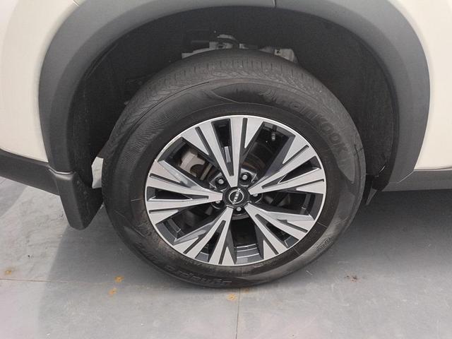 Photo of 2022 Pearl White Tricoat Nissan Rogue