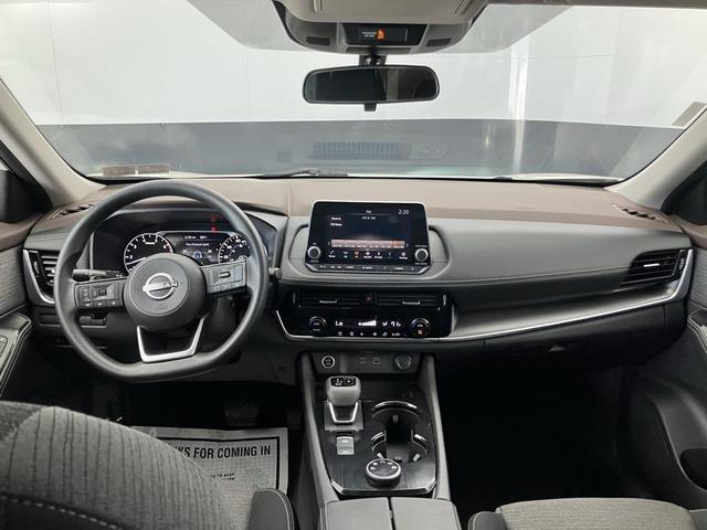 Photo of 2022 Pearl White Tricoat Nissan Rogue