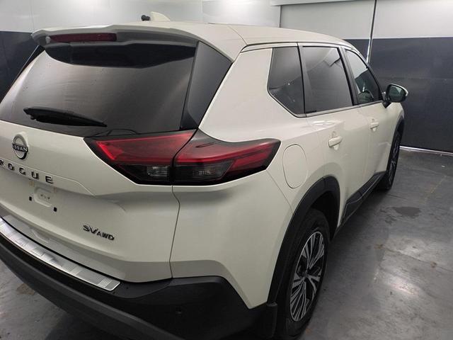 Photo of 2022 Pearl White Tricoat Nissan Rogue