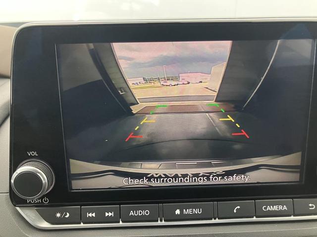 Photo of 2022 Pearl White Tricoat Nissan Rogue