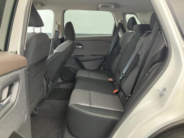Photo of 2022 Pearl White Tricoat Nissan Rogue