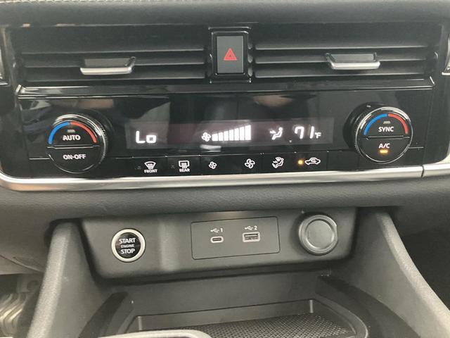 Photo of 2022 Pearl White Tricoat Nissan Rogue