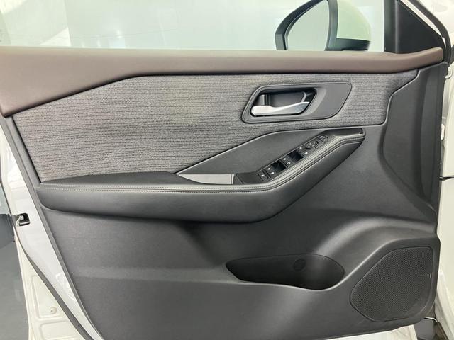 Photo of 2022 Pearl White Tricoat Nissan Rogue