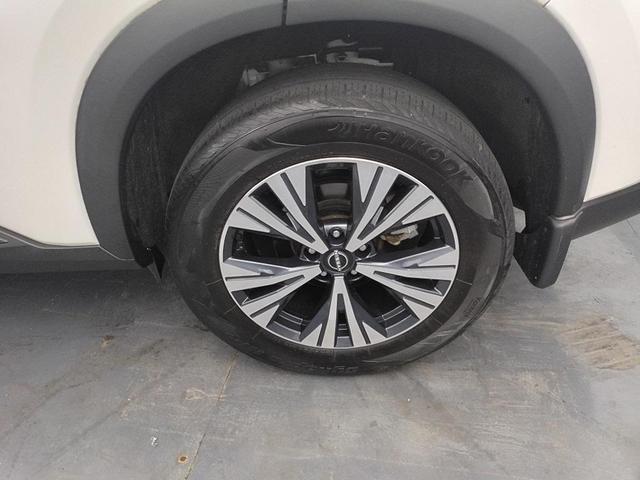 Photo of 2022 Pearl White Tricoat Nissan Rogue