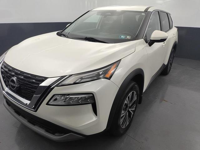 Photo of 2022 Pearl White Tricoat Nissan Rogue