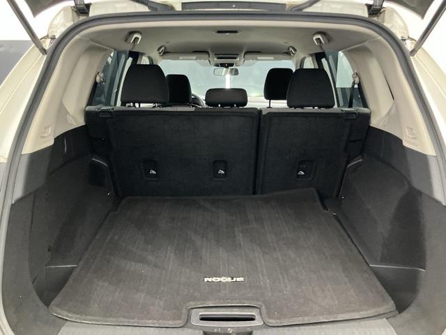 Photo of 2023 Pearl White Tricoat Nissan Rogue