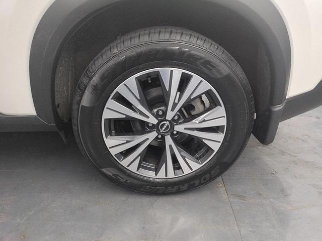 Photo of 2023 Pearl White Tricoat Nissan Rogue