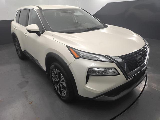 Photo of 2023 Pearl White Tricoat Nissan Rogue