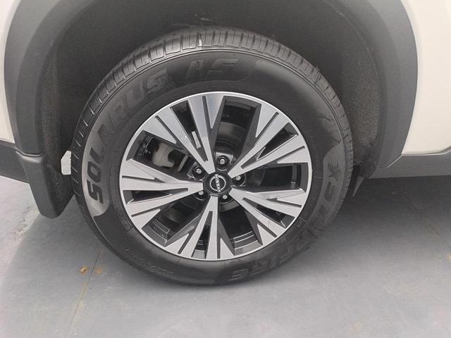 Photo of 2023 Pearl White Tricoat Nissan Rogue
