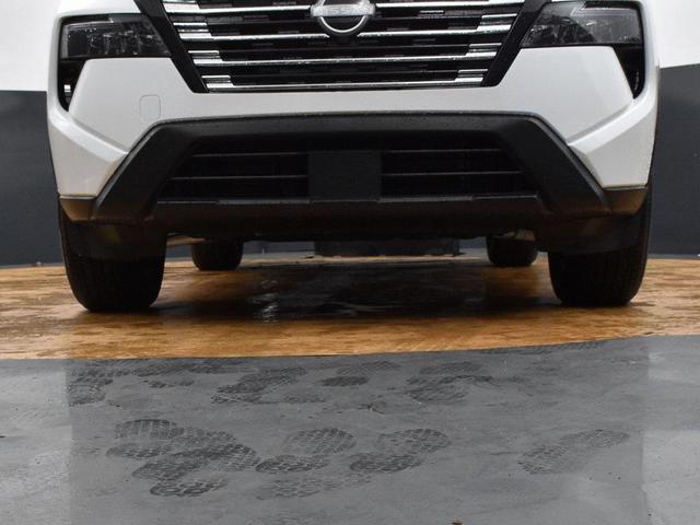 Photo of 2025 Everest White Pearl Nissan Rogue