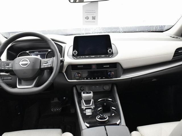 Photo of 2025 Everest White Pearl Nissan Rogue