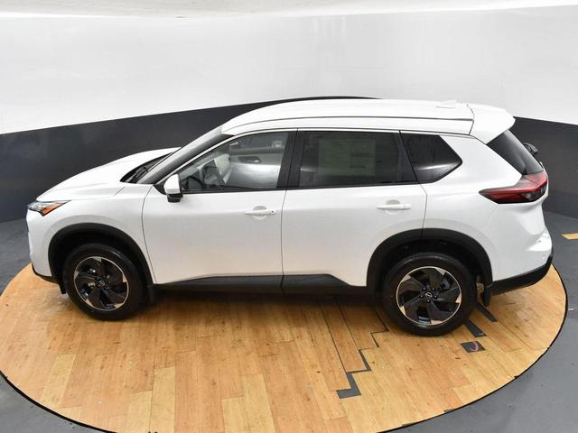 Photo of 2025 Everest White Pearl Nissan Rogue