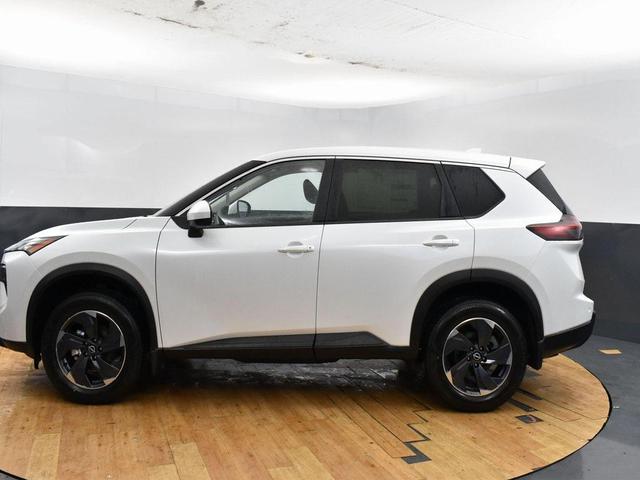 Photo of 2025 Everest White Pearl Nissan Rogue