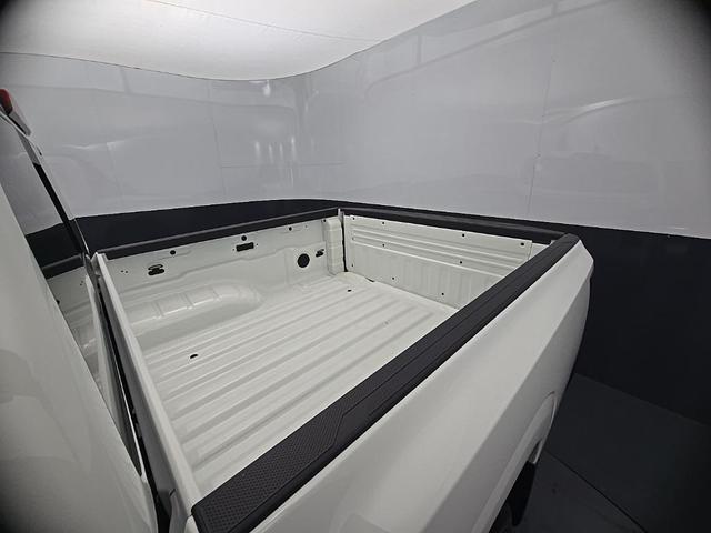 Photo of 2026 Glacier White Nissan Frontier