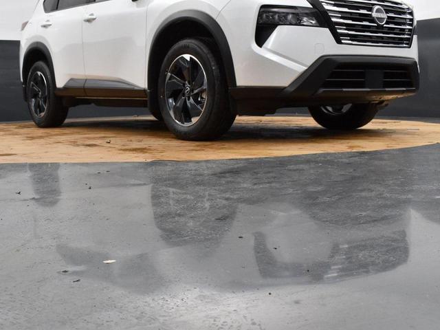 Photo of 2025 Everest White Pearl Nissan Rogue