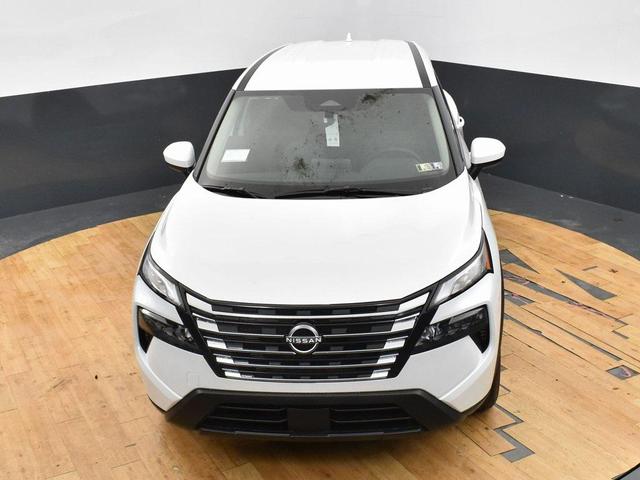 Photo of 2025 Everest White Pearl Nissan Rogue